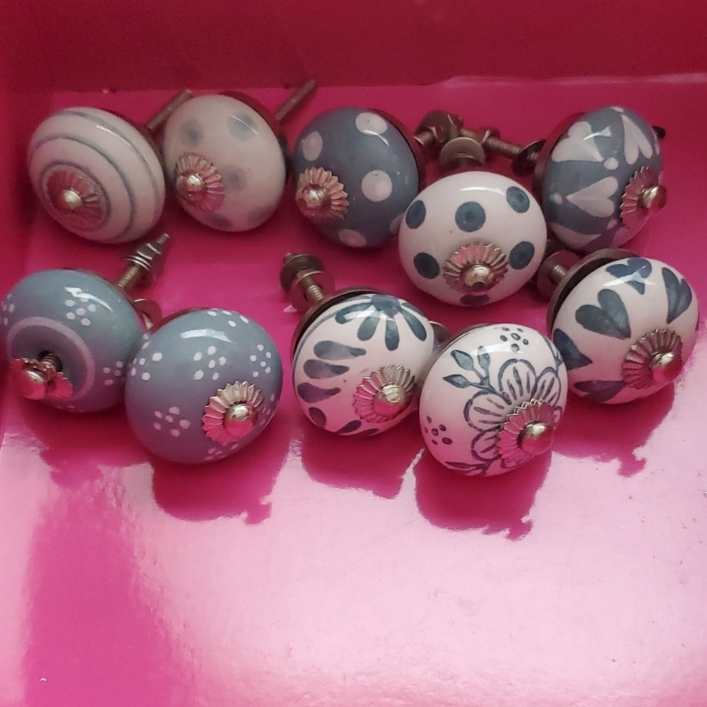P3-Ceramic New Knobs Set Of 12 Pieces